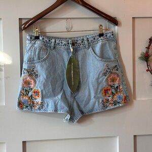 NWT 🌸✨ Farm Rio Embroidered Floral Denim Shorts | Size 31 | Boho Cottagecore